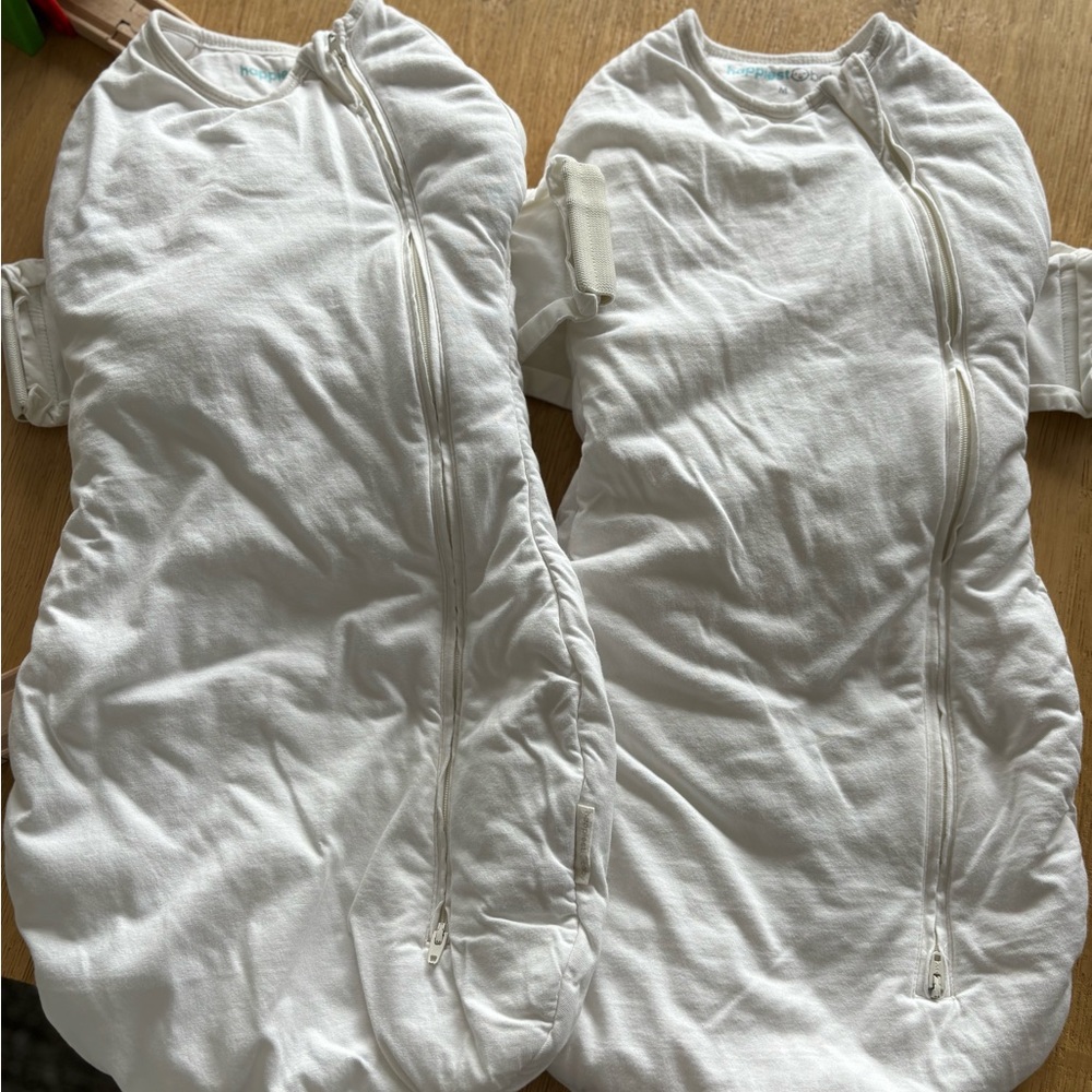 2 Snoo comforter & 2 regular sleep sacks-Medium